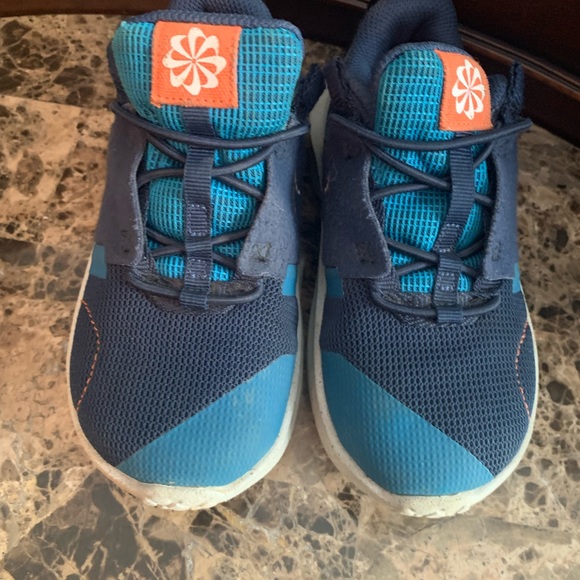 Nike shoes - Picture 2 of 3